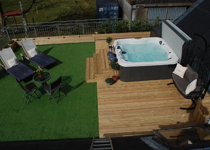 Stunning Luxury Duplex With Hot Tub And Aircon