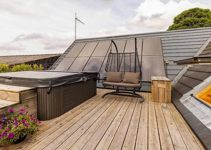 Stunning Luxury Duplex With Hot Tub And Aircon