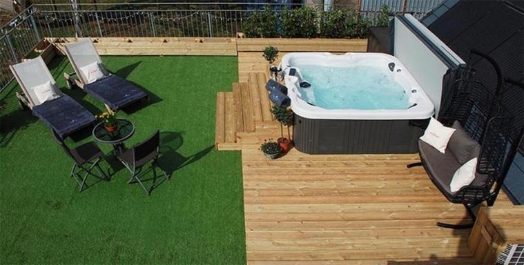 Stunning Luxury Duplex With Hot Tub And Aircon Glenfarg