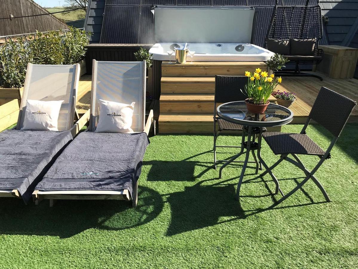Stunning Luxury Duplex With Hot Tub And Aircon Glenfarg
