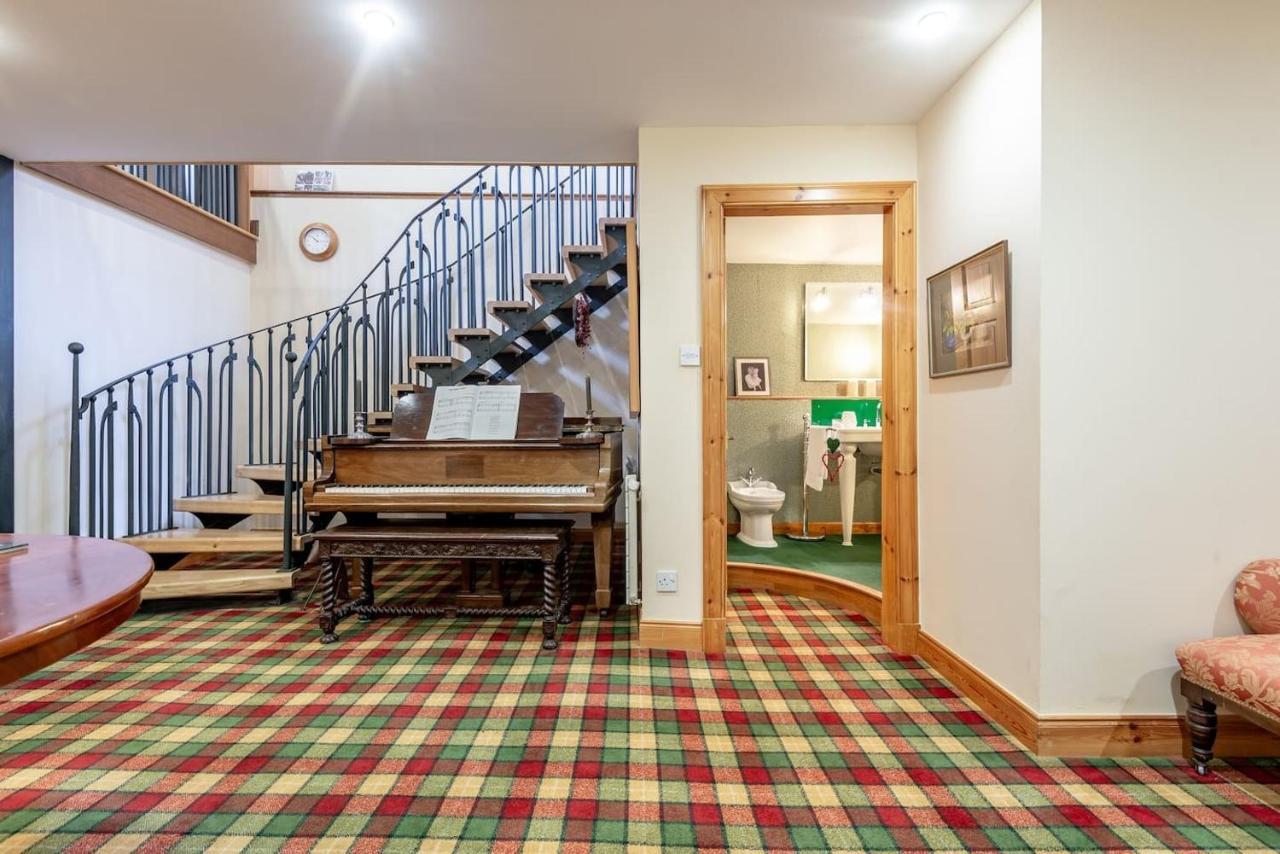 Stunning Luxury Duplex With Hot Tub And Aircon Glenfarg