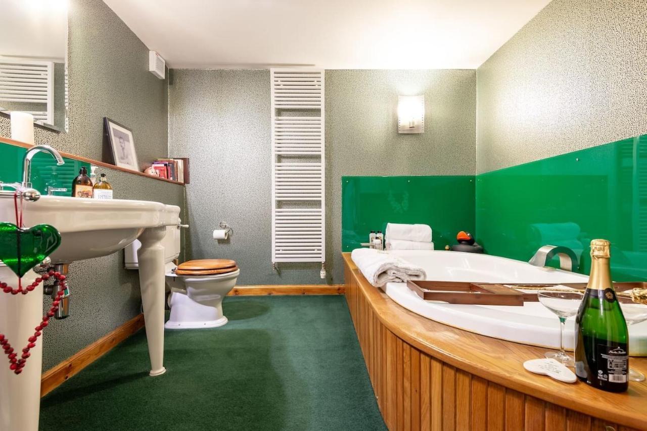 Holiday home Stunning Luxury Duplex With Hot Tub And Aircon *