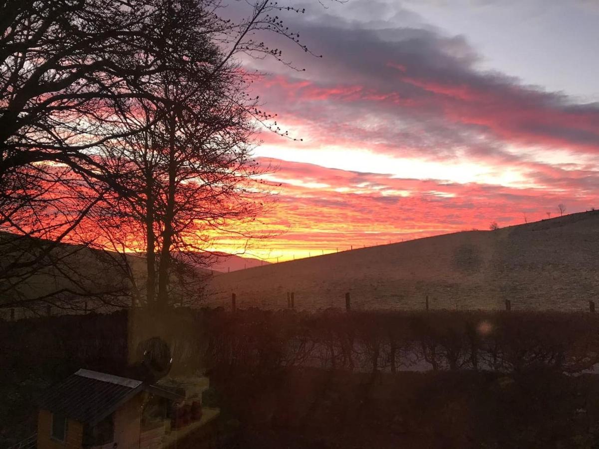 Holiday home Stunning Luxury Duplex With Hot Tub And Aircon Glenfarg