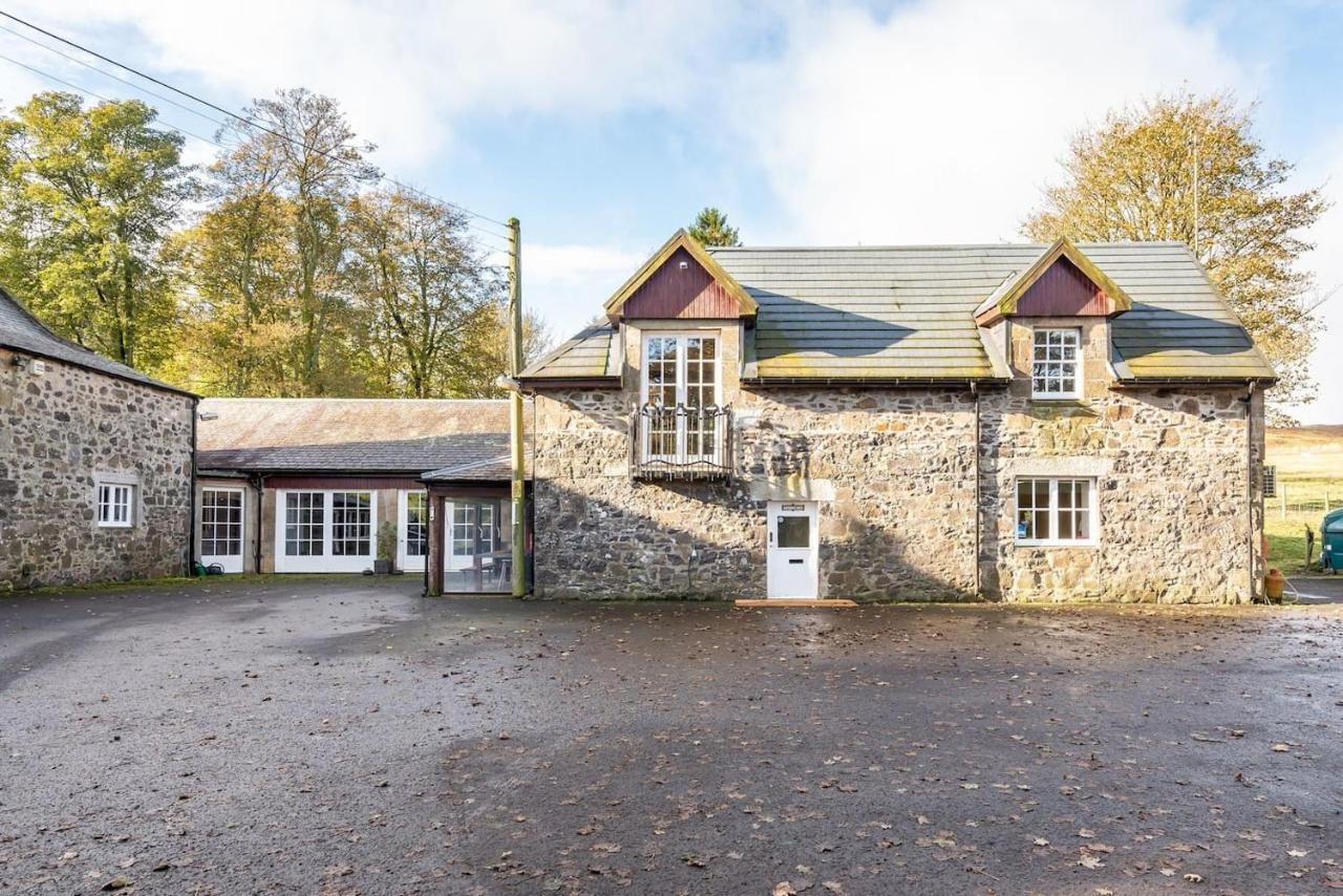 Stunning Luxury Duplex With Hot Tub And Aircon Glenfarg