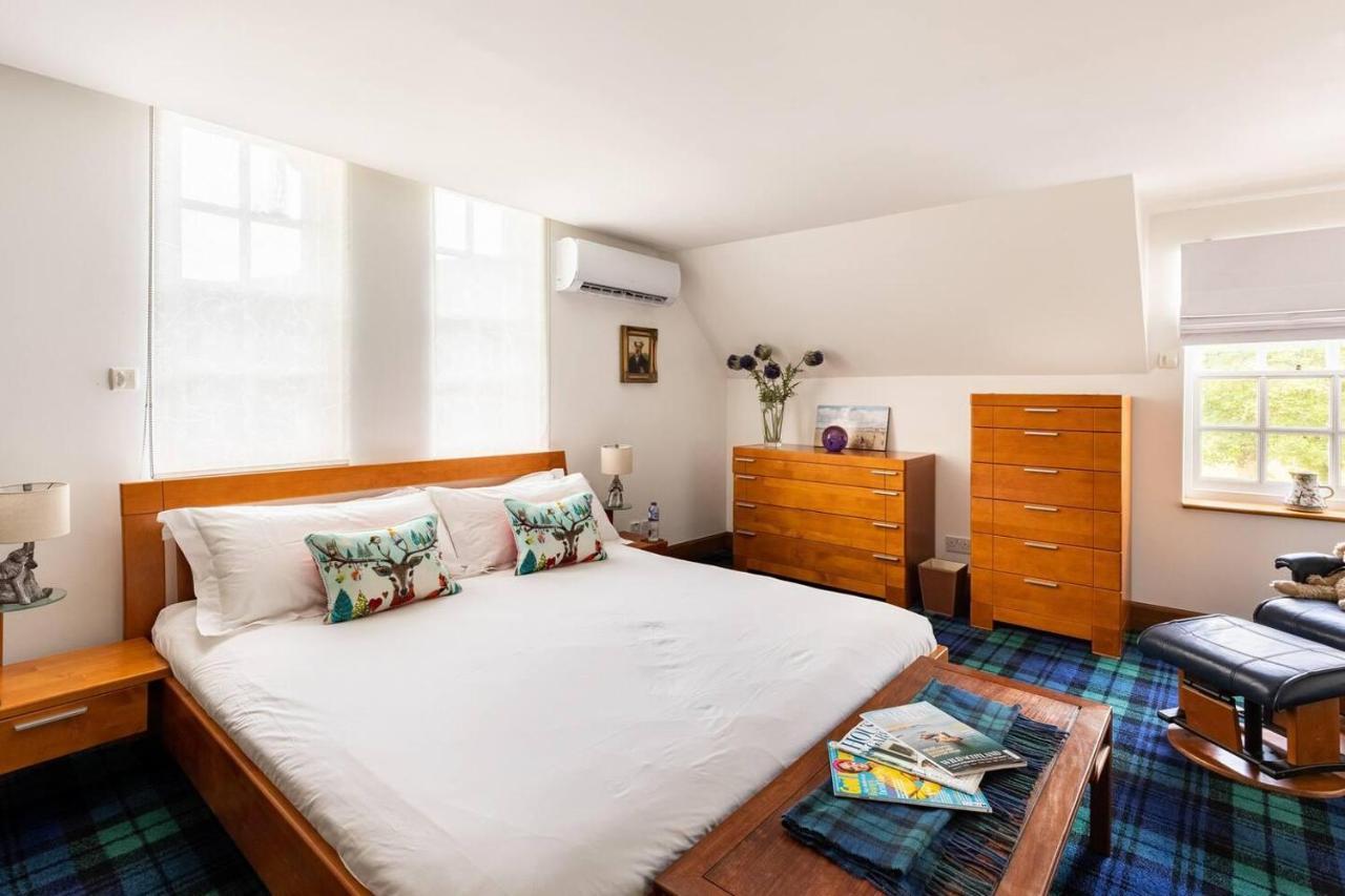 Stunning Luxury Duplex With Hot Tub And Aircon