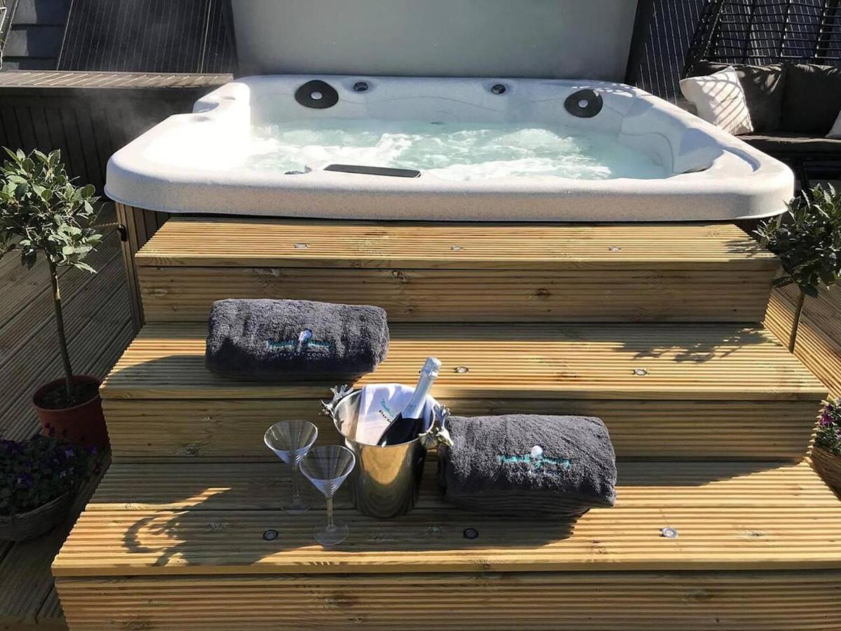 Stunning Luxury Duplex With Hot Tub And Aircon Holiday home *