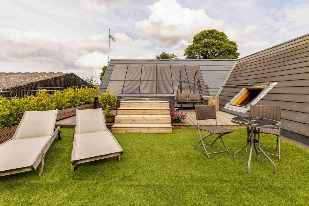 Holiday home Stunning Luxury Duplex With Hot Tub And Aircon